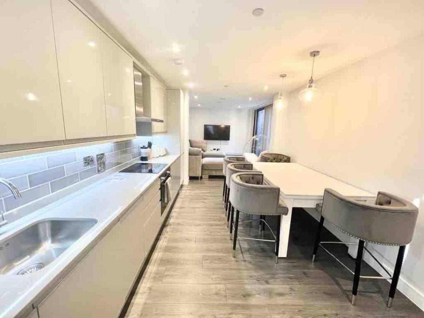 D & D Luxury Apartments 스탠모어 외부 사진