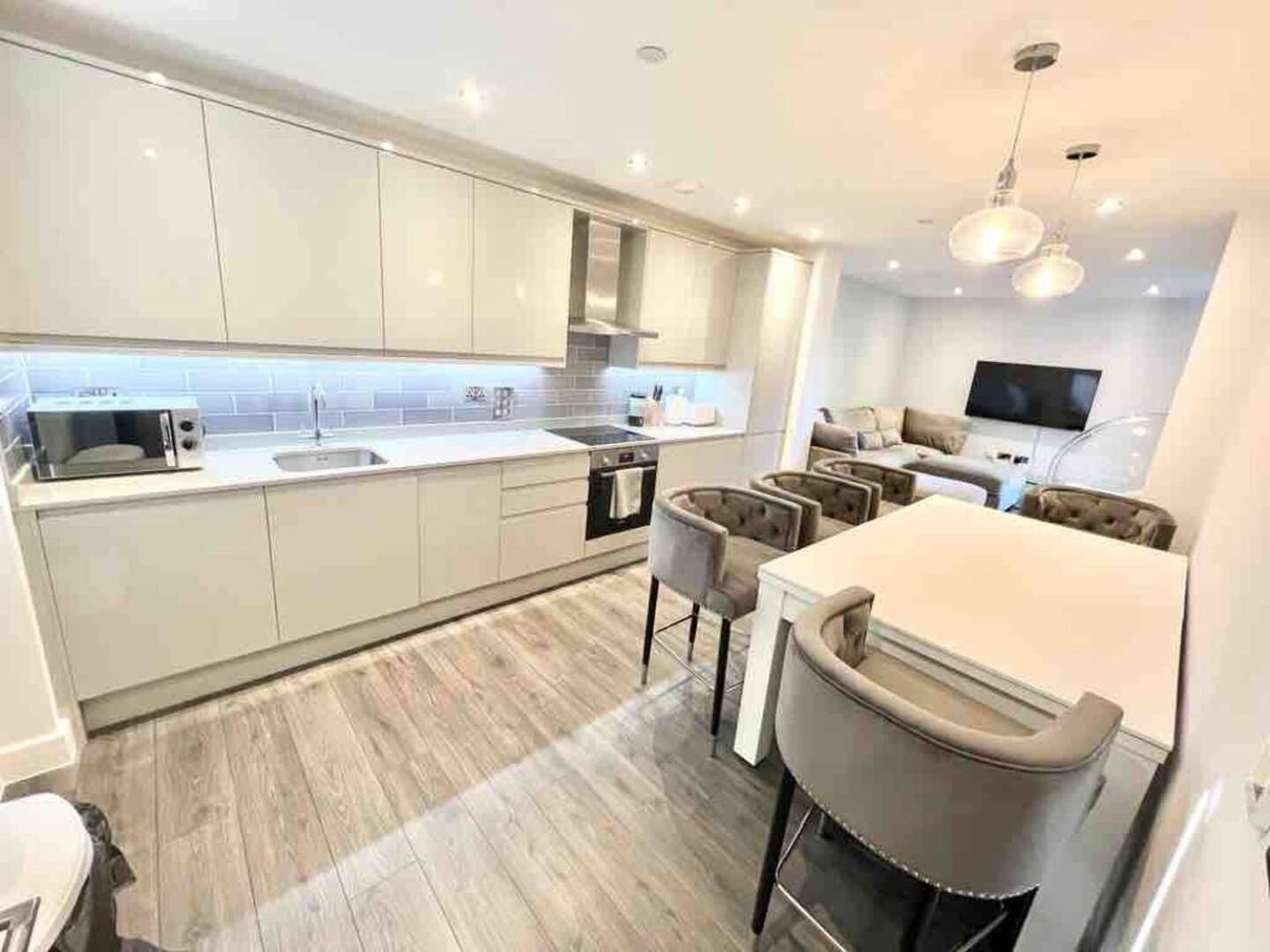 D & D Luxury Apartments 스탠모어 외부 사진