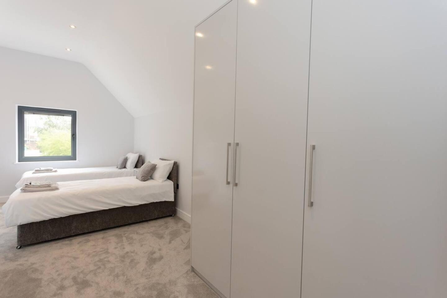 D & D Luxury Apartments 스탠모어 외부 사진