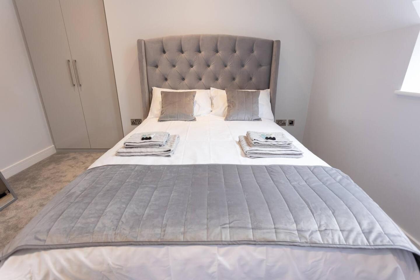 D & D Luxury Apartments 스탠모어 외부 사진
